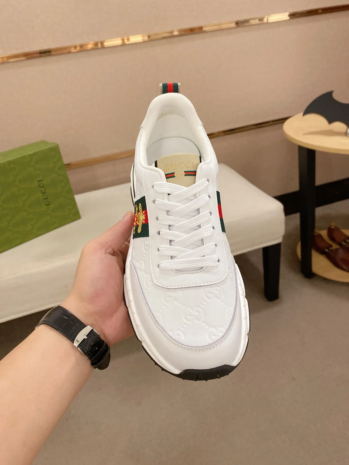 Men's shoes 💰 442 💰 High-quality new GUCCI counters are on the market at the same time. The new men's shoes, 😘fabrics are selected imported cowhide, lining: mesh breathable lining. 👍🏿 High-end ☄️ air-cushion molded anti-slip rubber outsole, exquisite lines, simple and elegant, comfortable and high-end for leisure travel. Code number: 38 to 44 (45 can be customized and cannot be returned or exchanged)